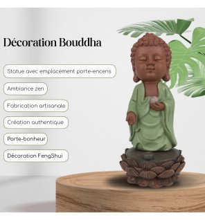  détail de la main de la statue tenant le porte-encens avec une finition soignée et élégante