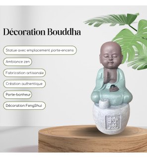  ambiance zen avec la statue bonze porte-encens diffusant de la fumée légère