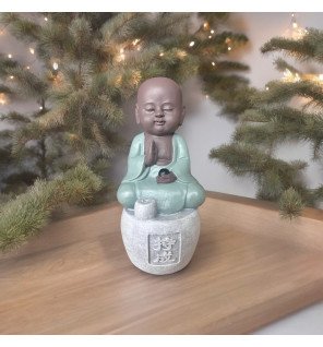  zoom sur la finition patinée du bronze et les reflets dorés