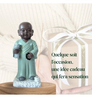  gros plan sur la base de la statue tripitaka avec motifs traditionnels