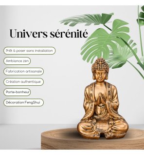  détail du visage serein de la statue bouddha introspection dorée sous une lumière douce