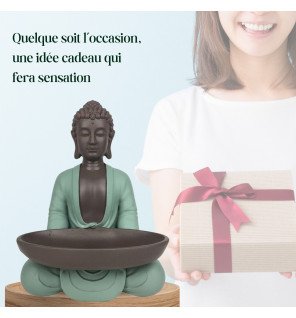  détail du visage serein de la statue bodhi
