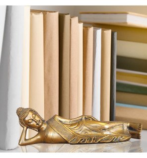  détail du socle de la statue bouddha couché pour souligner la qualité de fabrication