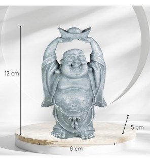  statue rieur gris apportant une touche de sérénité à une entrée