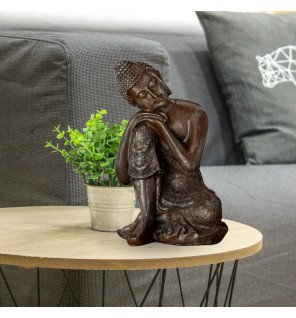 focus sur la texture et les finitions artisanales de la statue bouddha thai