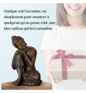  décoration intérieure avec la statue bouddha thai créant une atmosphère relaxante