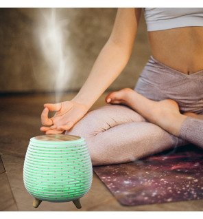  diffuseur lola en plastique blanc posé sur une étagère minimaliste