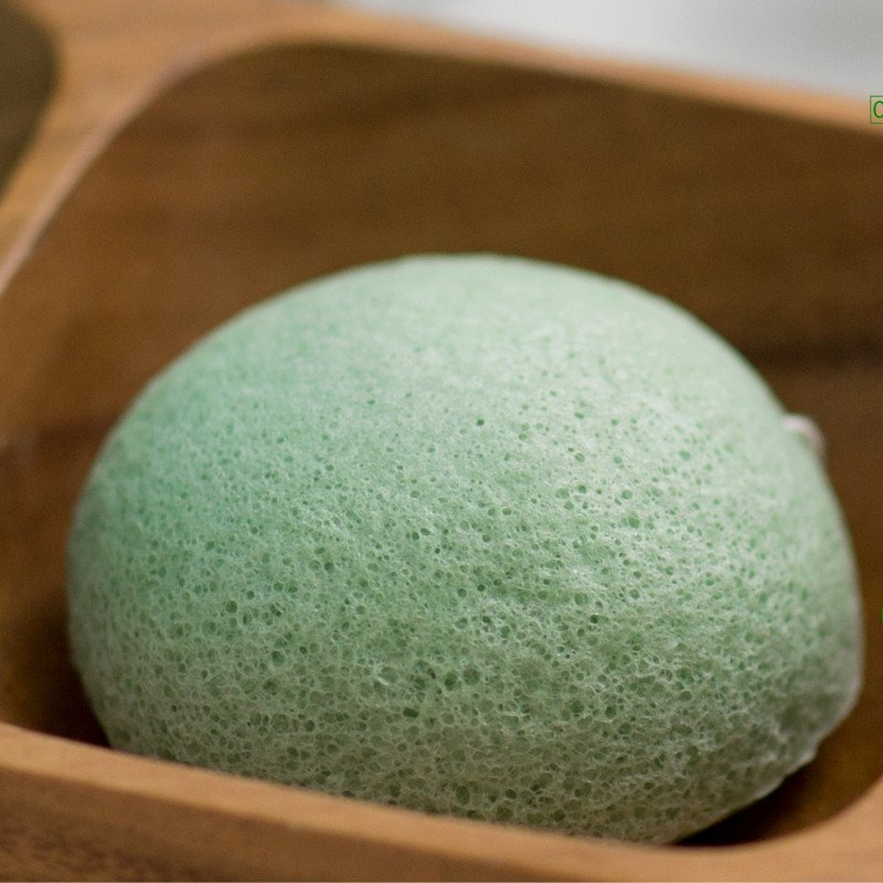 Éponge Konjac au thé vert spéciale yeux