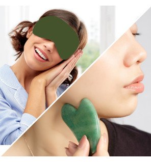 pierre guasha sculptée en jade vert à côté d’un masque yeux relaxant