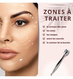 femme utilisant le masseur yeux pour réduire les cernes dans une ambiance relaxante