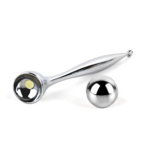 ambiance cocooning avec le masseur yeux sur une serviette douce