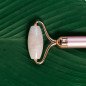 Masseur roller visage en quartz rose Masseur roller visage en quartz rose