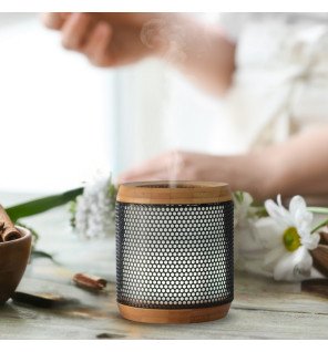 gros plan sur le diffuseur elipsia en céramique blanche avec détails élégants et design épuré