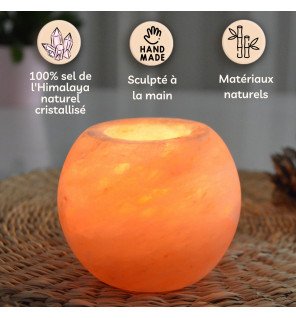  ambiance zen avec le bougeoir en cristal de sel diffusant une lumière douce dans une chambre