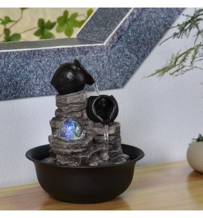  détail du design naturel et épuré de la fontaine d'intérieur verso