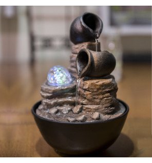  fontaine nature verso éclairée le soir pour une ambiance relaxante dans le séjour