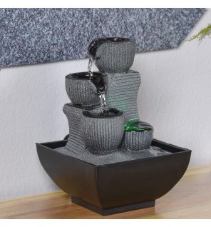  gros plan sur la base de la fontaine montrant la finition soignée et les matériaux de qualité