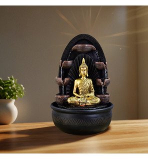  fontaine vue de côté mettant en valeur l'écoulement de l'eau sur plusieurs niveaux