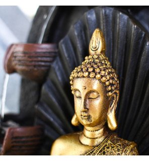  fontaine d'intérieur installée dans un coin lecture pour une touche de sérénité