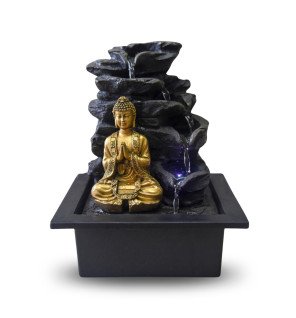  fontaine shira en gros plan mettant en valeur la cascade d'eau et la lumière led