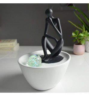  ambiance relaxante créée par la lumière led et le bruit de l'eau