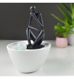  fontaine d'intérieur moderne avec lumière led tamisée en soirée