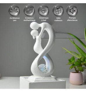  fontaine amor blanc installée dans un salon moderne pour une touche apaisante