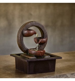  ambiance zen créée par la fontaine terai dans un espace de méditation
