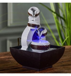  détail sur la finition naturelle et les reflets de l'eau sous la lumière led