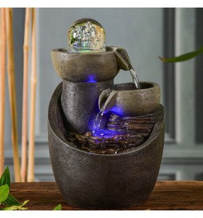  détail sur la lumière LED intégrée à la fontaine pour une atmosphère chaleureuse