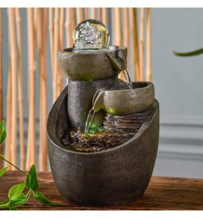  fontaine d'intérieur au design épuré et matériaux naturels pour une décoration zen