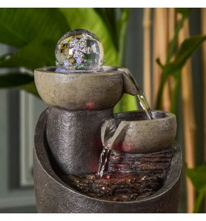  fontaine malla nature utilisée comme accessoire de méditation dans une pièce calme