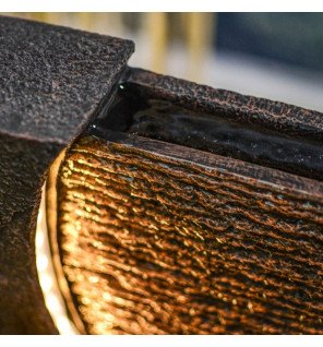  vue latérale montrant la finition mate et les reflets de l'eau