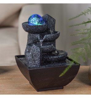  fontaine lopo installée sur un bureau pour créer un espace de travail apaisant