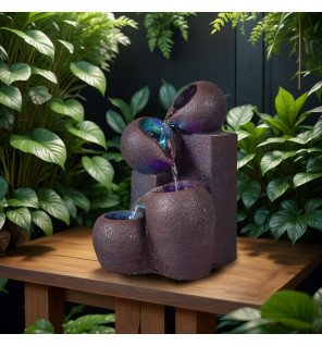  fontaine luba installée près d'une plante verte pour une décoration zen