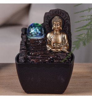  ambiance cocooning avec la fontaine bouddha allumée le soir