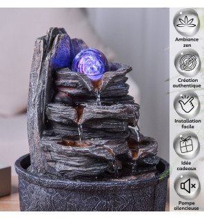  fontaine d'intérieur nature luberon posée sur une étagère entourée de plantes vertes