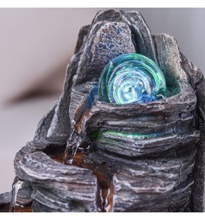  fontaine décorative luberon vue de côté montrant la cascade et la finition soignée