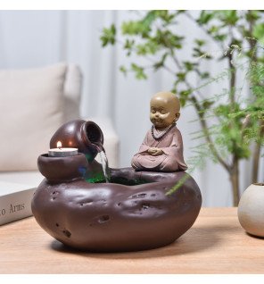  détail du socle de la fontaine montrant la qualité des matériaux et la finition élégante