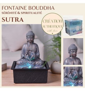  vue rapprochée de l'eau s'écoulant doucement sur les reliefs de la fontaine