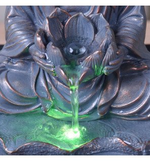  fontaine d'intérieur bouddha installée dans un salon moderne pour une atmosphère relaxante