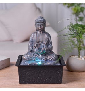  fontaine d'intérieur vue de profil mettant en valeur la texture et les détails du bouddha