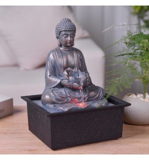  gros plan sur la base de la fontaine montrant la qualité des finitions et la douceur de l'eau