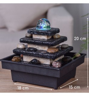  fontaine d'intérieur en résine noire vue de profil pour apprécier son design moderne