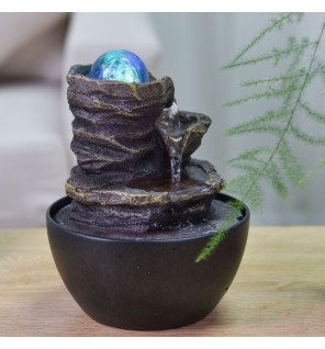  mise en scène de la fontaine dans un coin lecture cosy