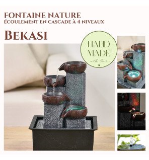  vue rapprochée de l'eau s'écoulant sur les différents niveaux de la fontaine pour un effet apaisant