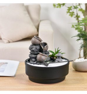  gros plan sur les galets et la texture réaliste de la fontaine pour souligner la qualité des matériaux