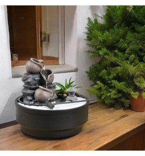  fontaine vue de profil montrant la circulation de l'eau et la conception épurée