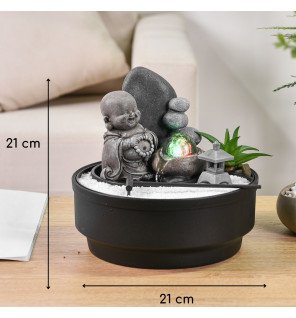  détail de la base de la fontaine mettant en valeur la stabilité et la qualité de fabrication