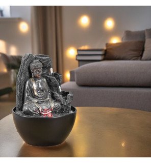  fontaine bouddha revata vue de face avec éclairage led diffusant une lueur apaisante
